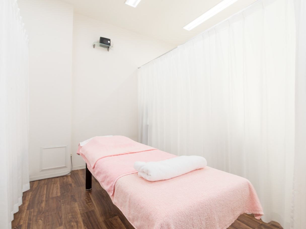 泉佐野駅近く、夜19時半まで受付で土曜日も空いてる整骨整体院